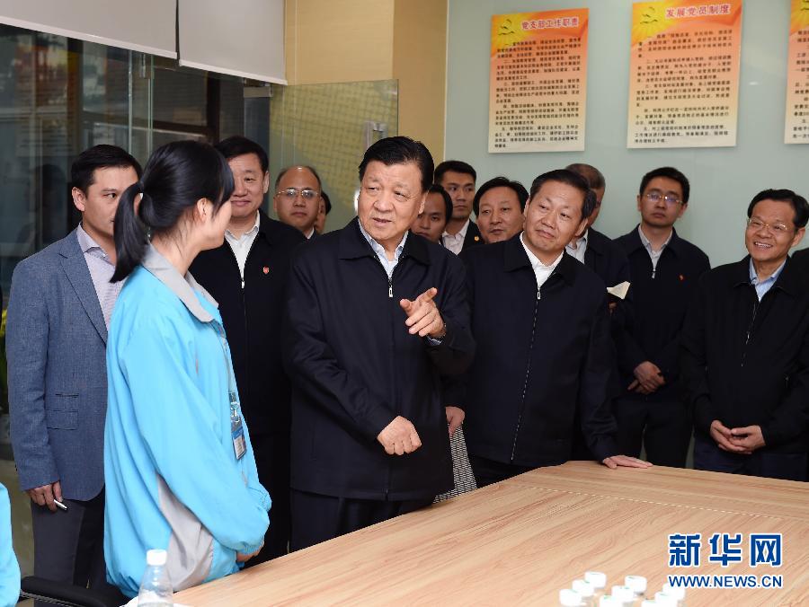 4月11日至13日，中共中央政治局常委、中央书记处书记刘云山在广西调研。这是4月12日，刘云山在北海市调研民营企业党建工作。新华社记者 饶爱民 摄 